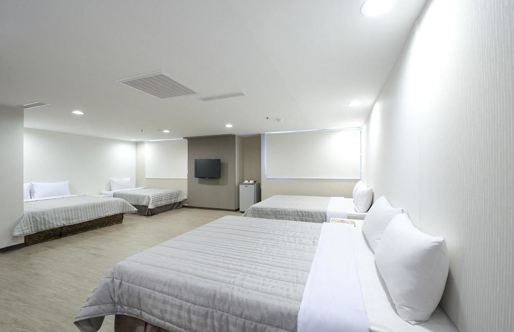 Palmer Hotel Taichung Exterior photo