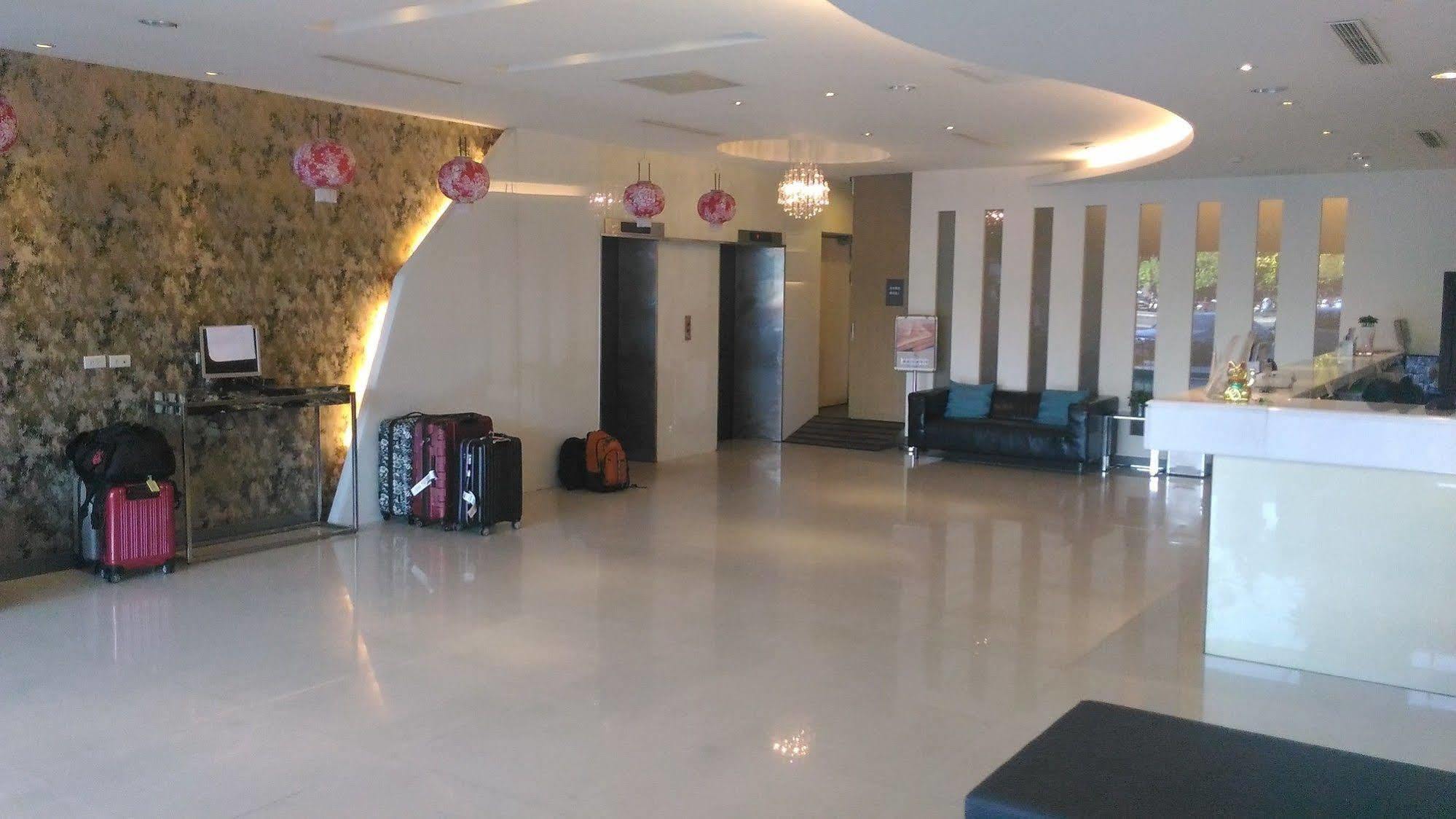 Palmer Hotel Taichung Exterior photo