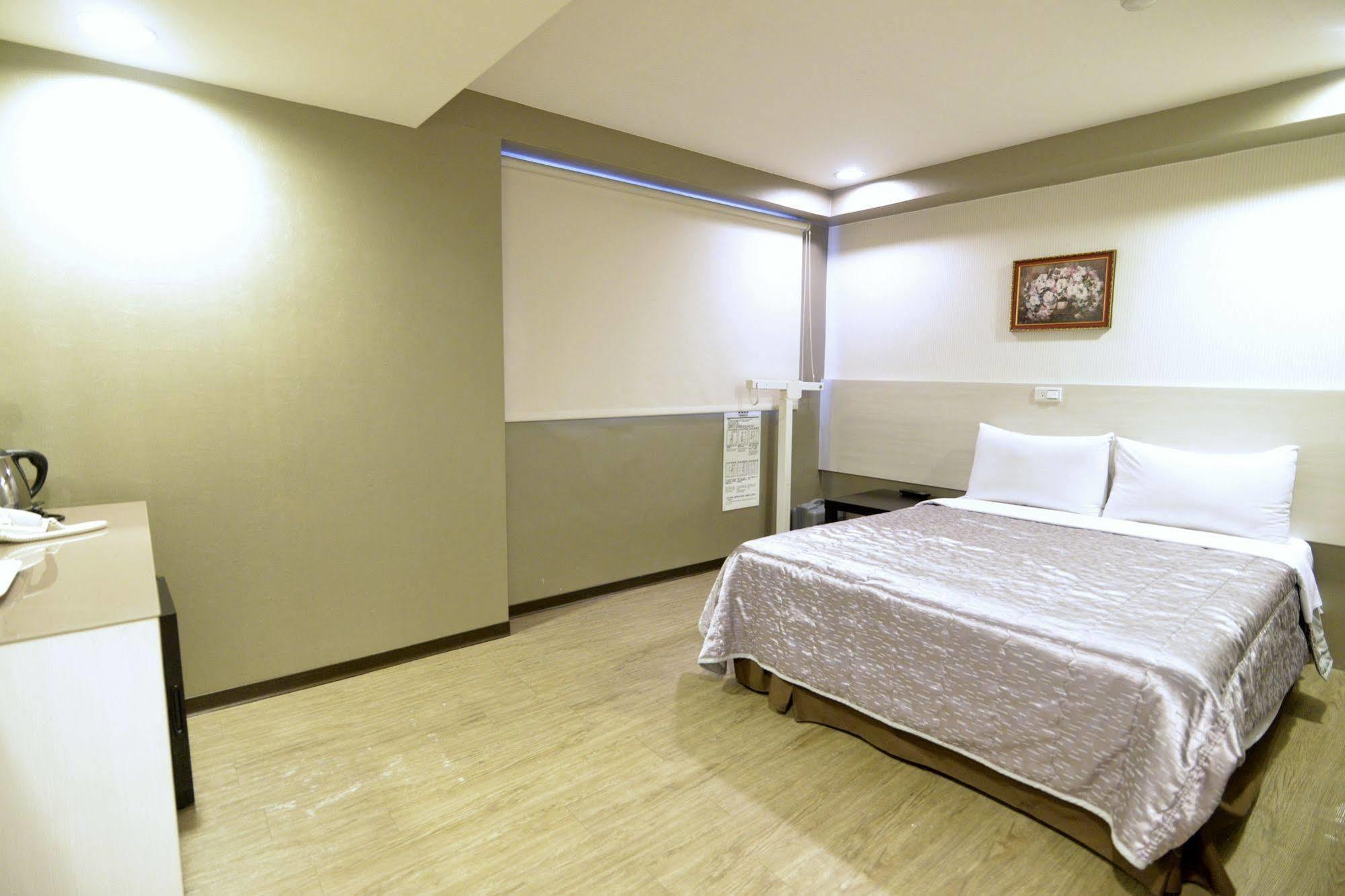 Palmer Hotel Taichung Exterior photo